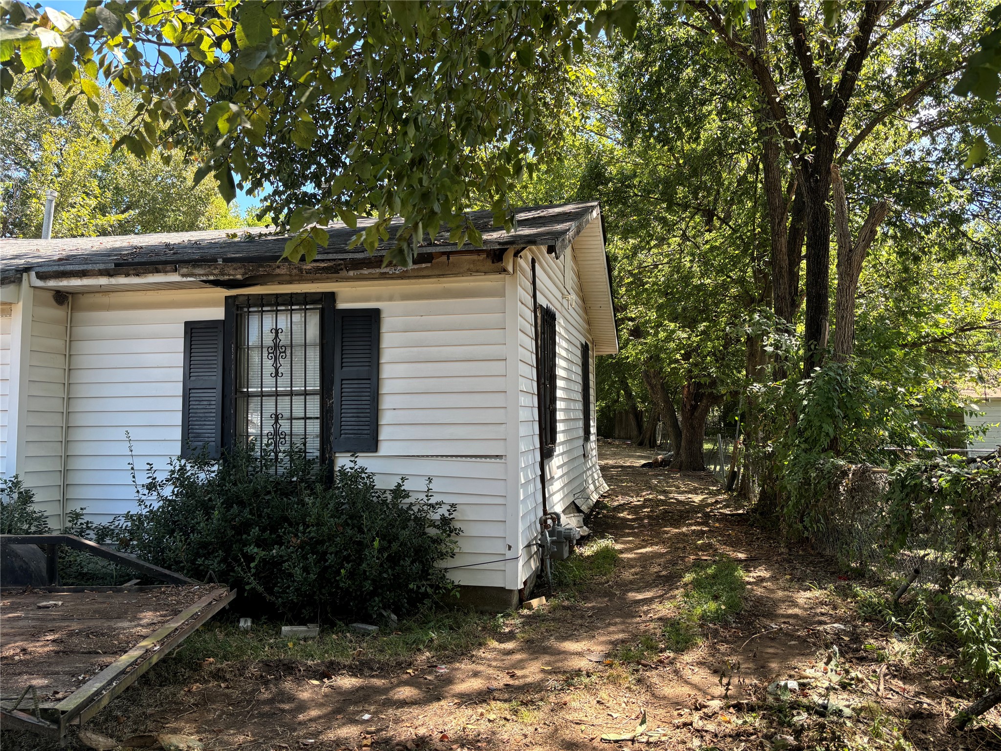 918 Local Vista Drive Dallas TX 75217