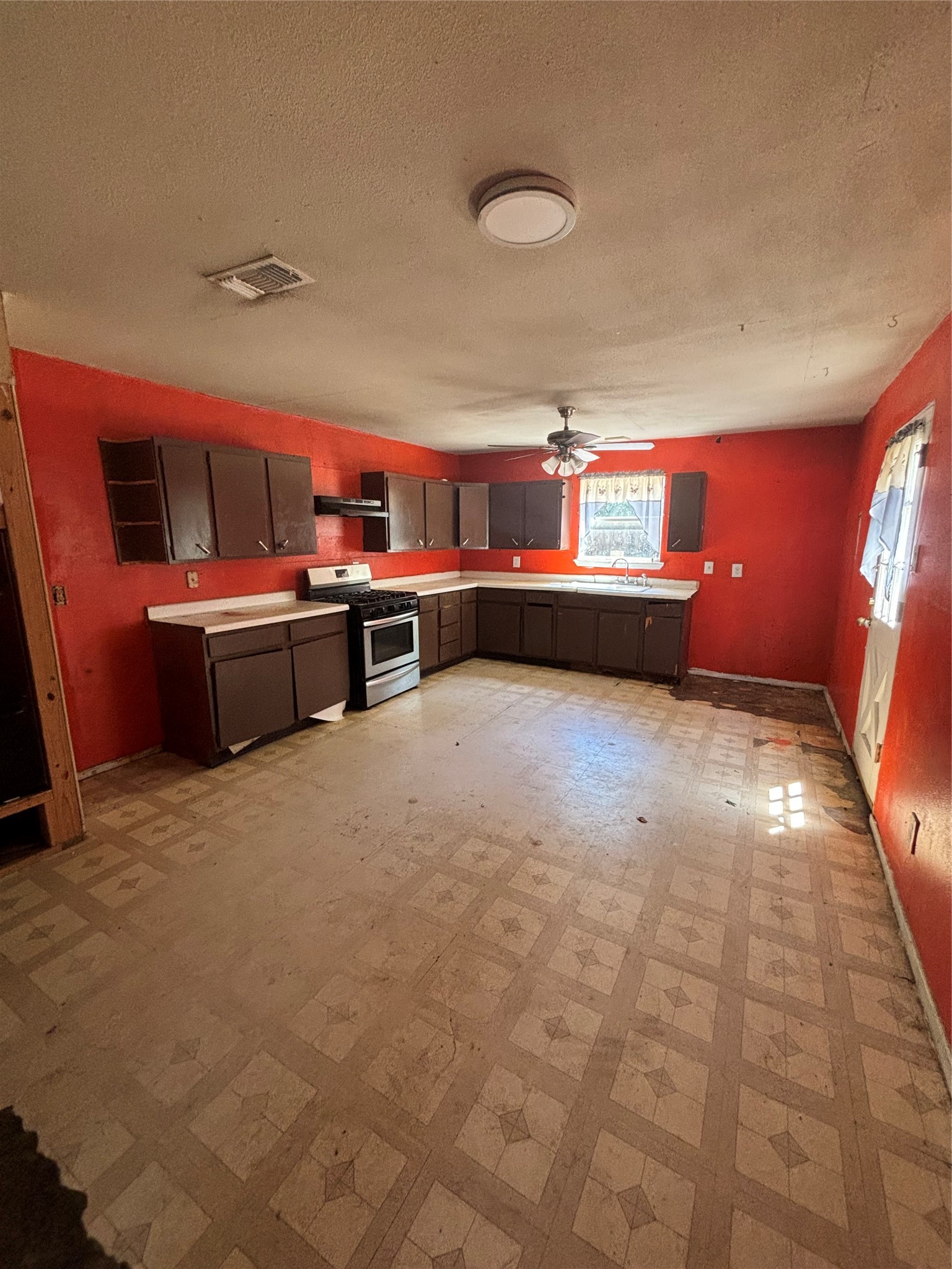 918 Local Vista Drive Dallas TX 75217