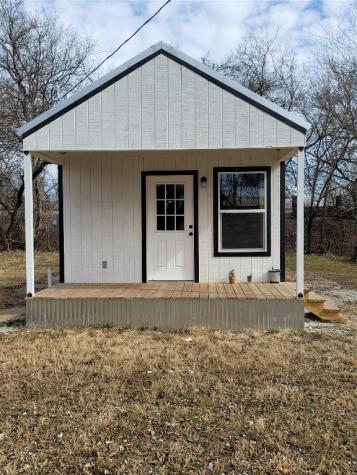 209 Decatur Street Bowie TX 76230