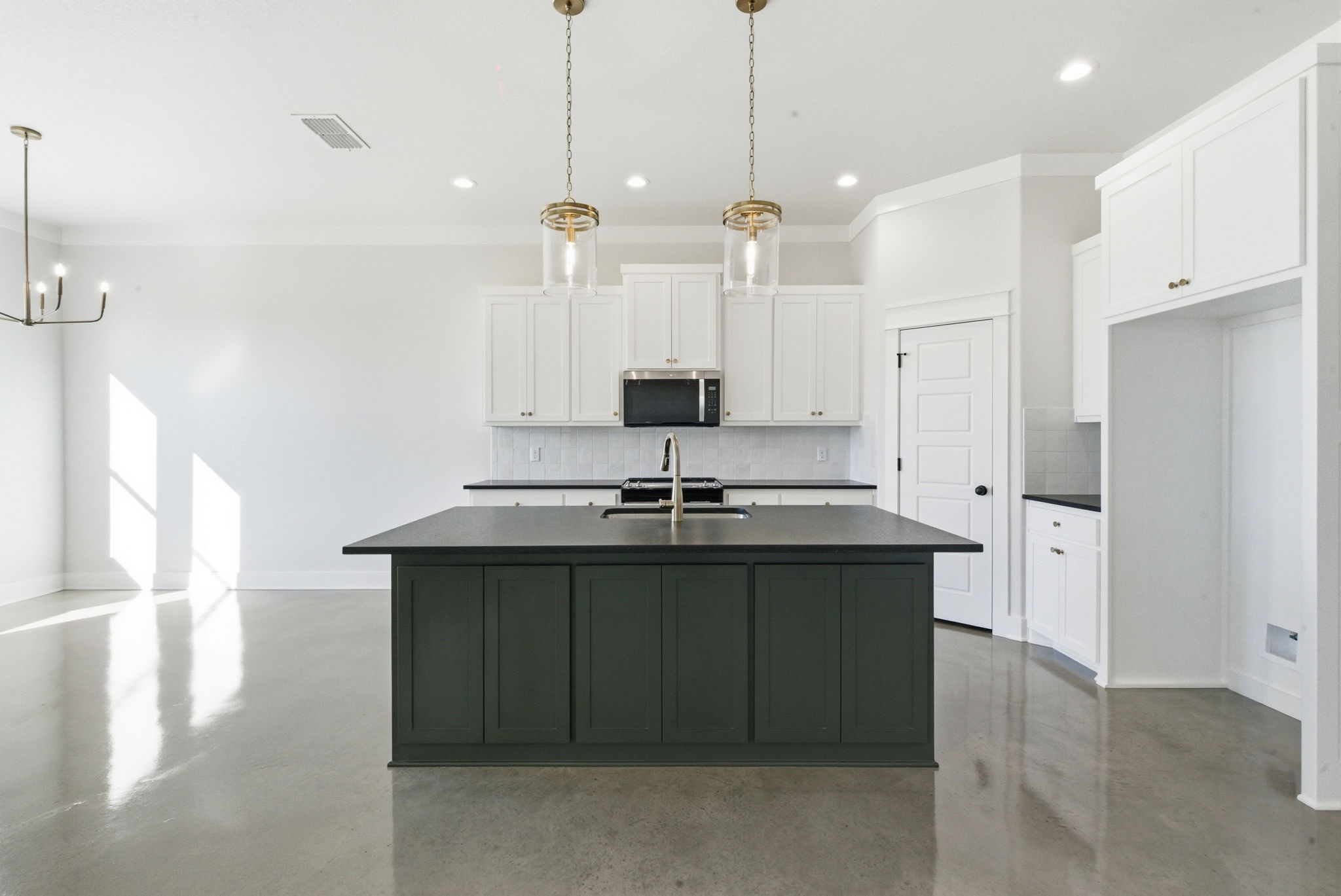 1001 Paramount Drive Cresson TX 76035