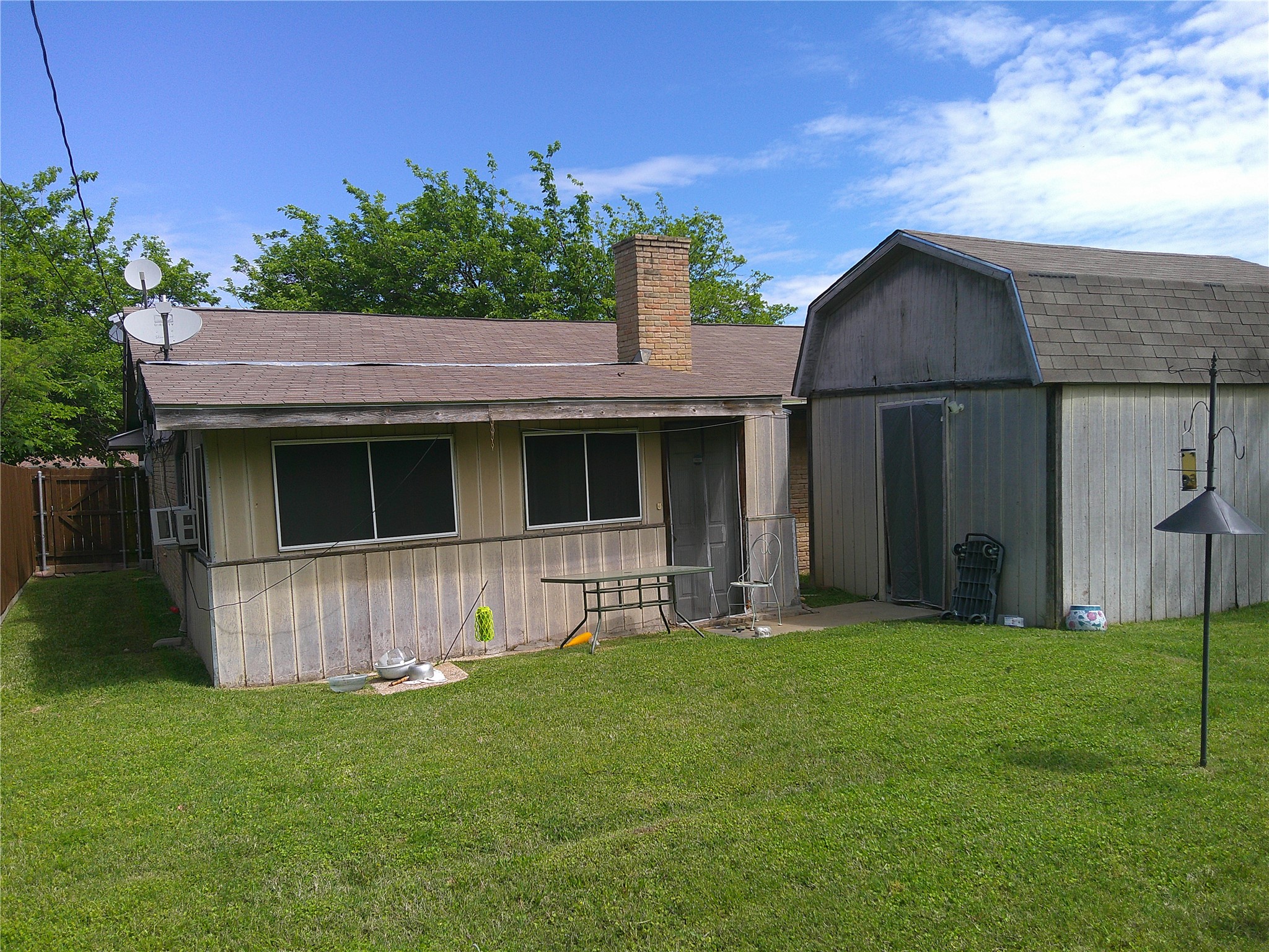 509 W Springdale Lane Grand Prairie TX 75052