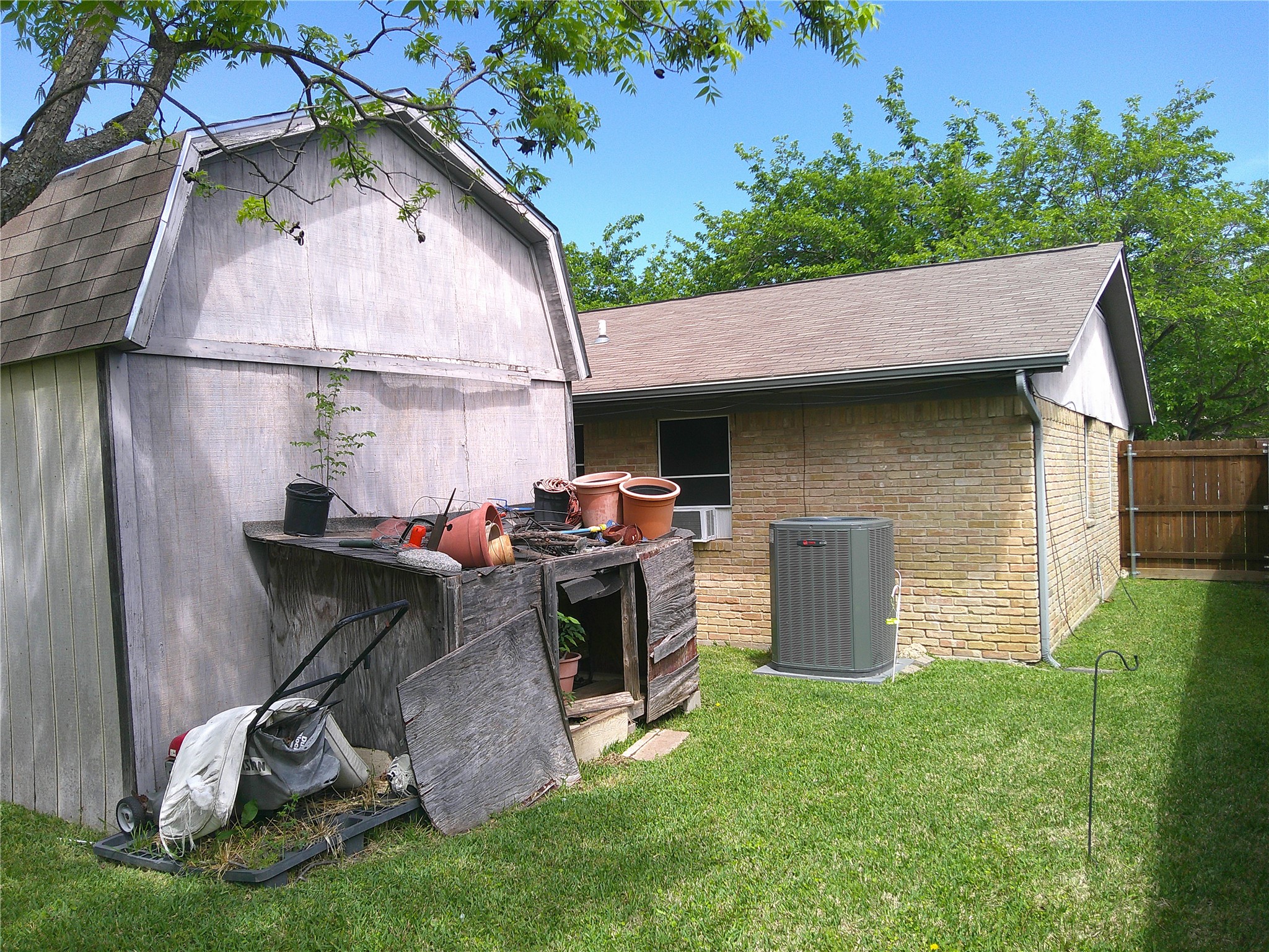 509 W Springdale Lane Grand Prairie TX 75052