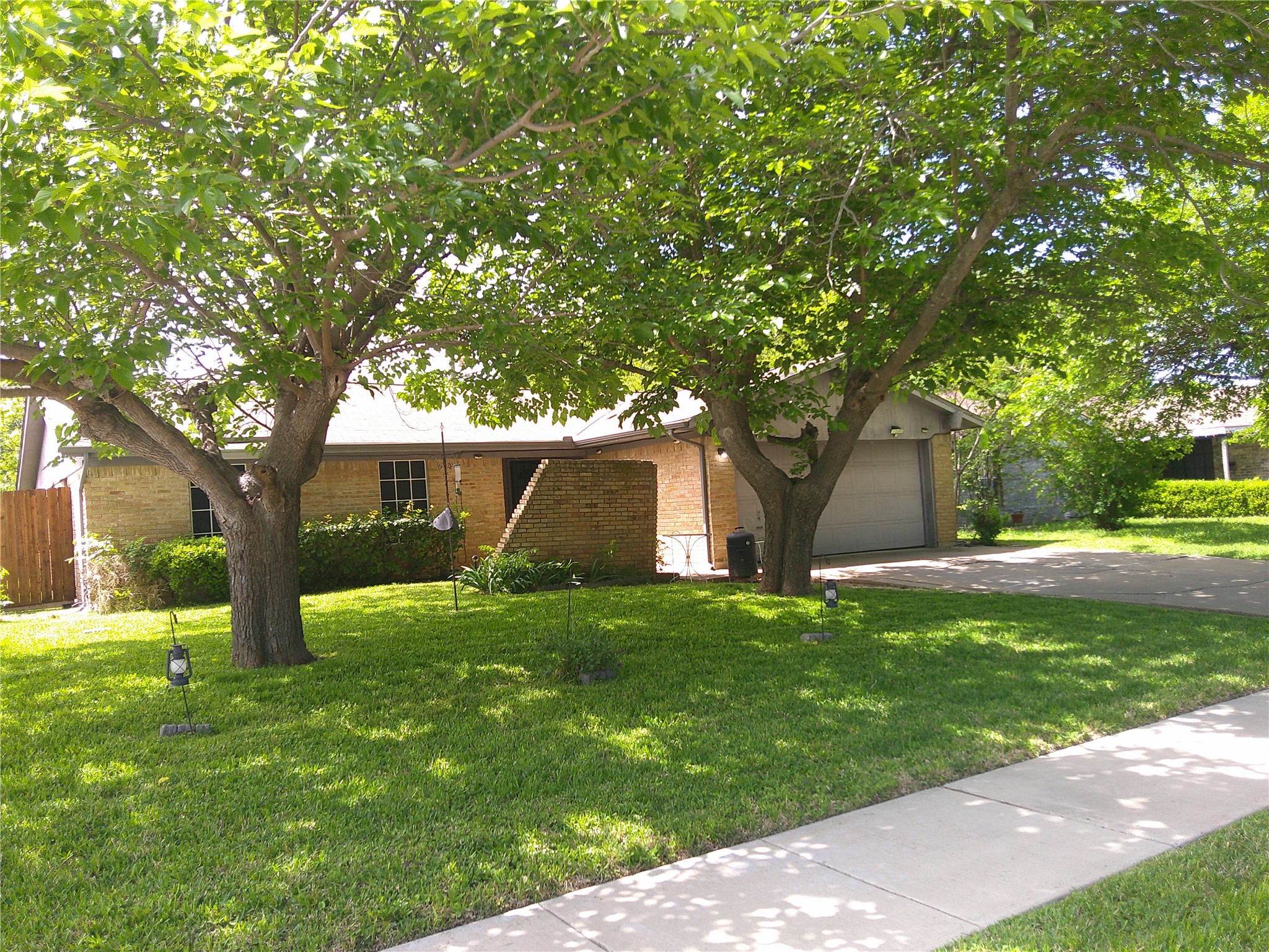 509 W Springdale Lane Grand Prairie TX 75052