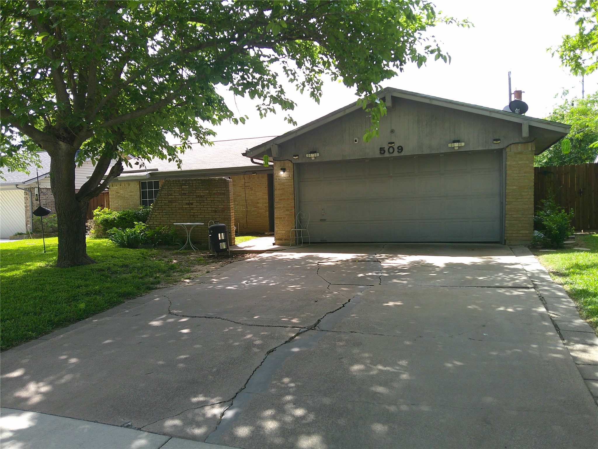 509 W Springdale Lane Grand Prairie TX 75052
