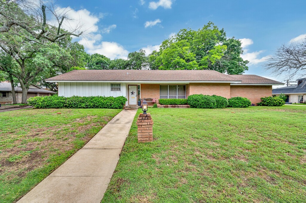 2832 Wooded Acres Drive Waco TX 76710