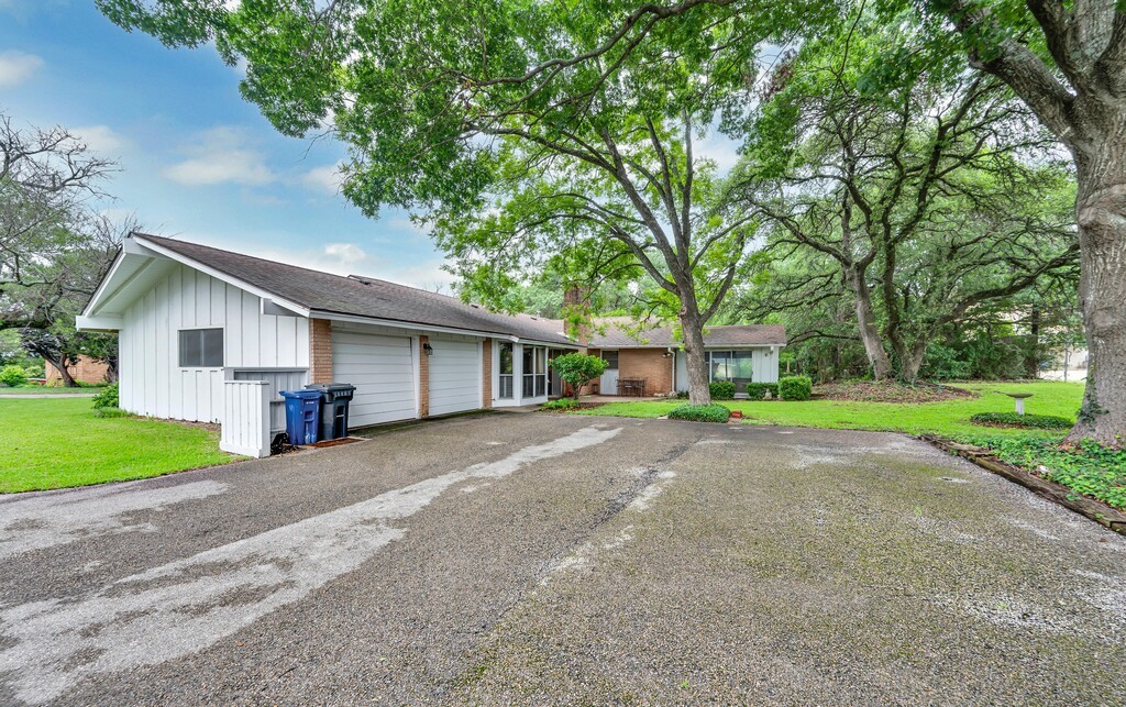 2832 Wooded Acres Drive Waco TX 76710