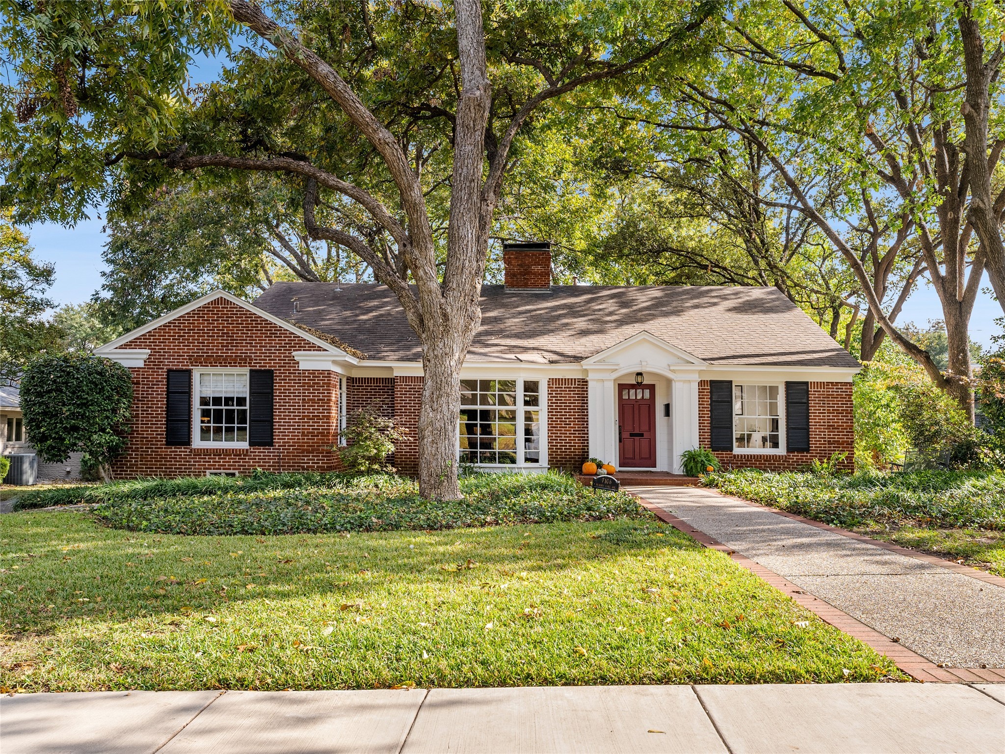 7106 Meadow Lake Avenue Dallas TX 75214