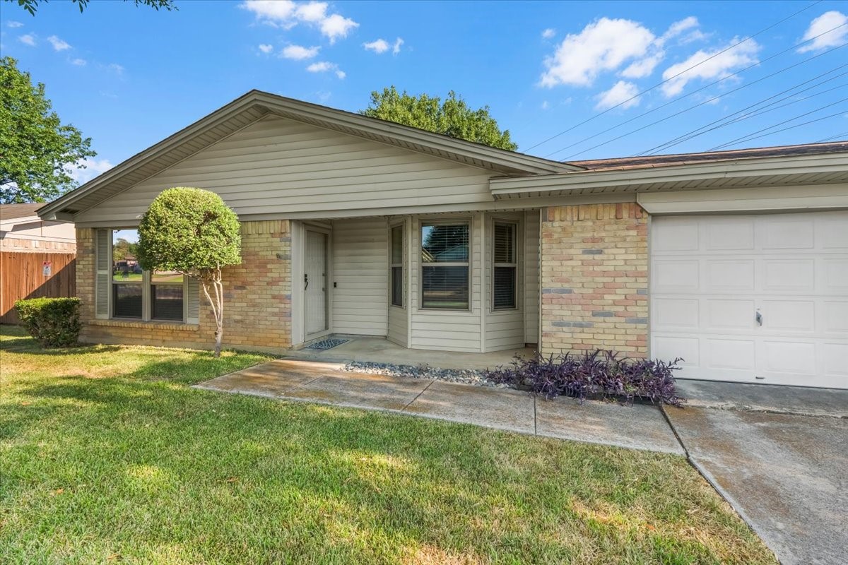 2709 Willow Bend Bedford TX 76021
