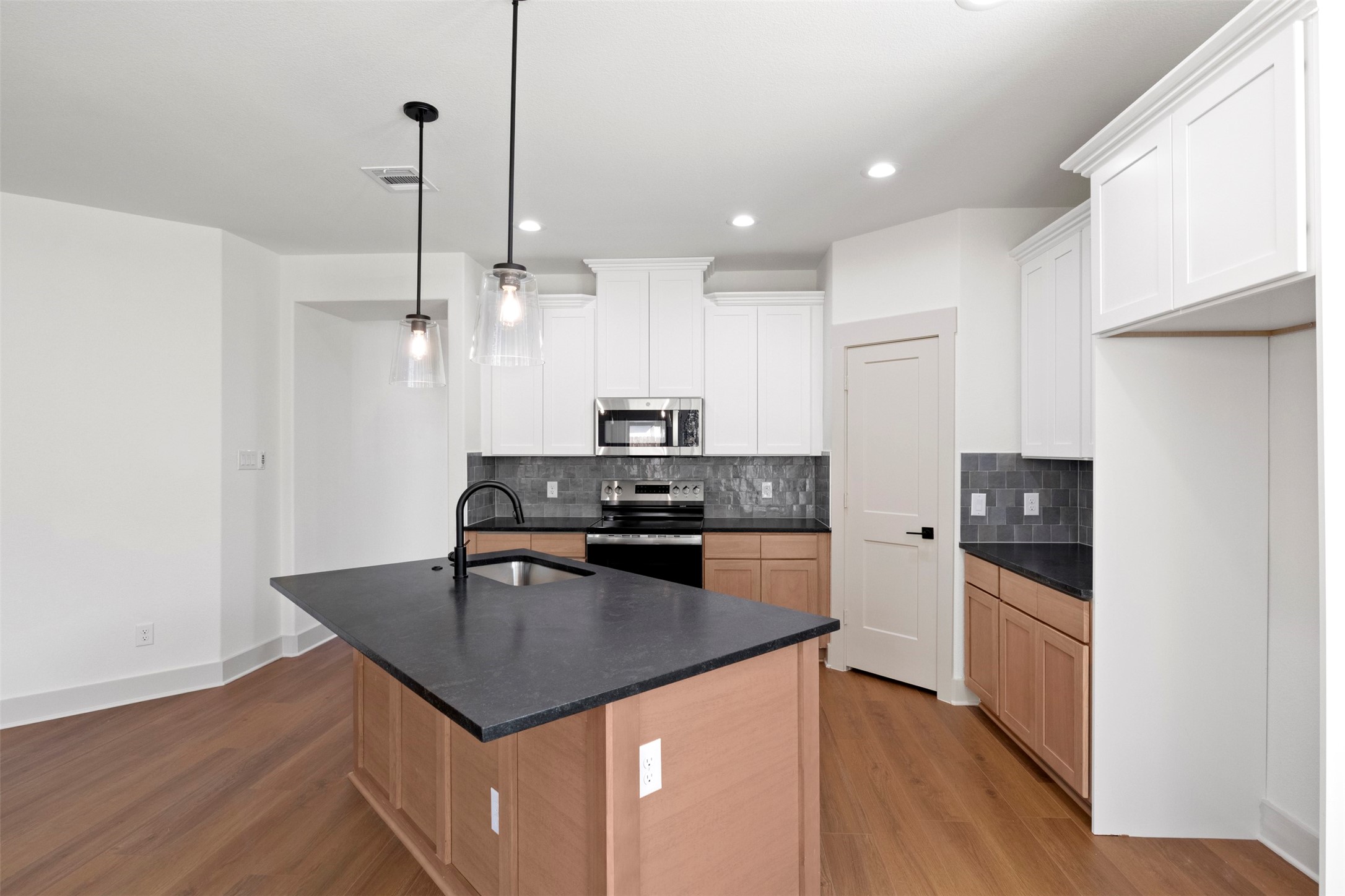 713 Escovedo Drive Italy TX 76651