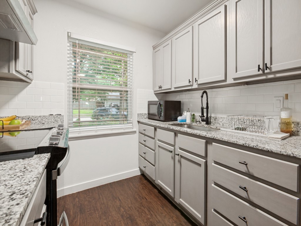 1502 Deepwood Drive Garland TX 75040