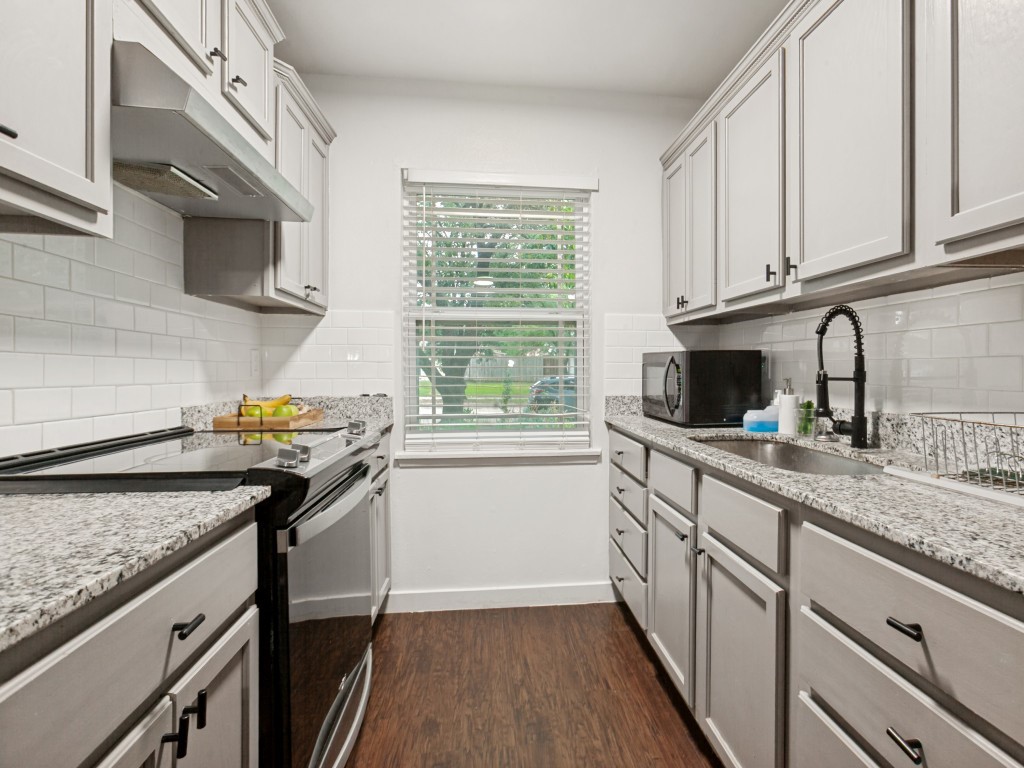 1502 Deepwood Drive Garland TX 75040