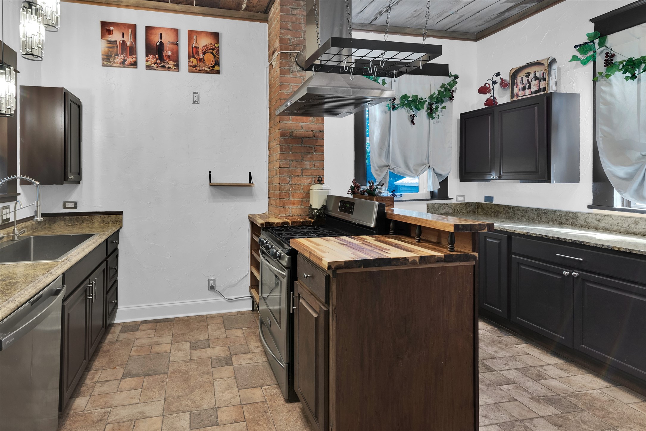 1111 W Sears Street Denison TX 75020