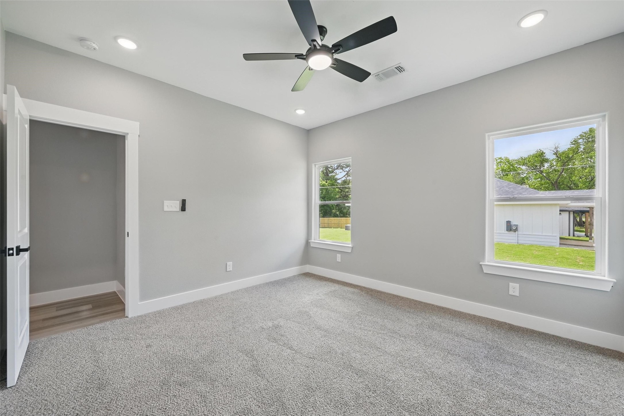 2734 W Washington Street Denison TX 75020