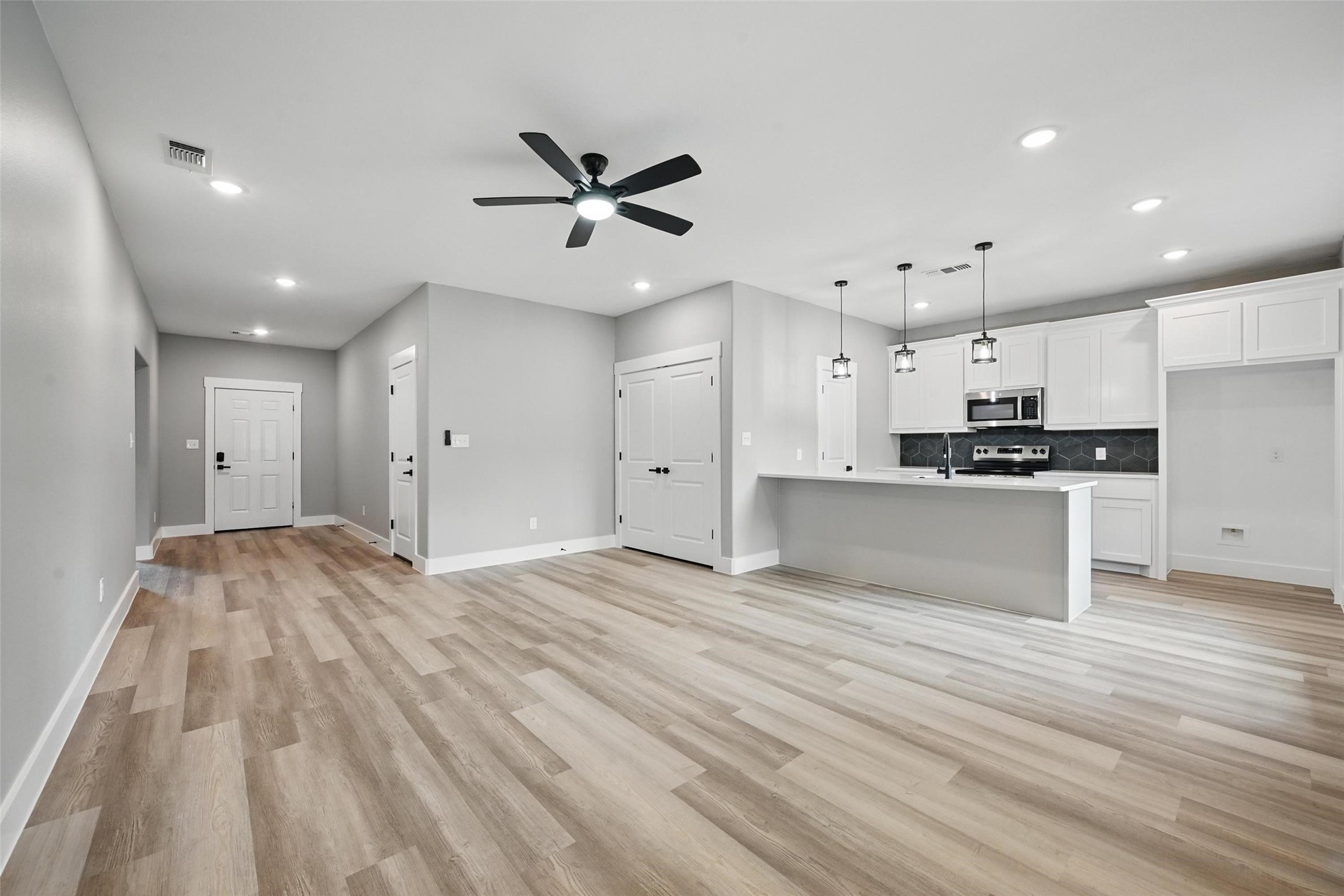 2734 W Washington Street Denison TX 75020