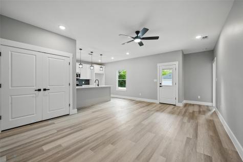2734 W Washington Street Denison TX 75020