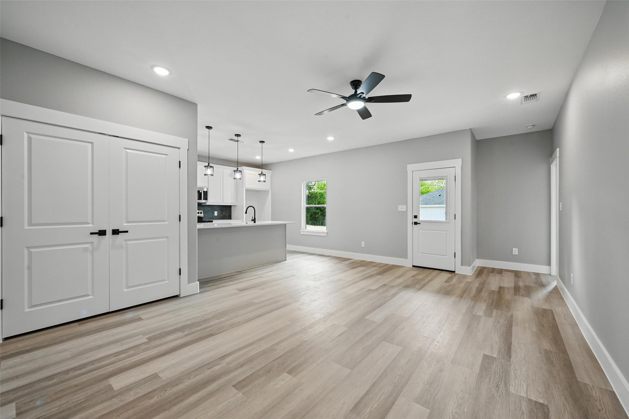 2734 W Washington Street Denison TX 75020
