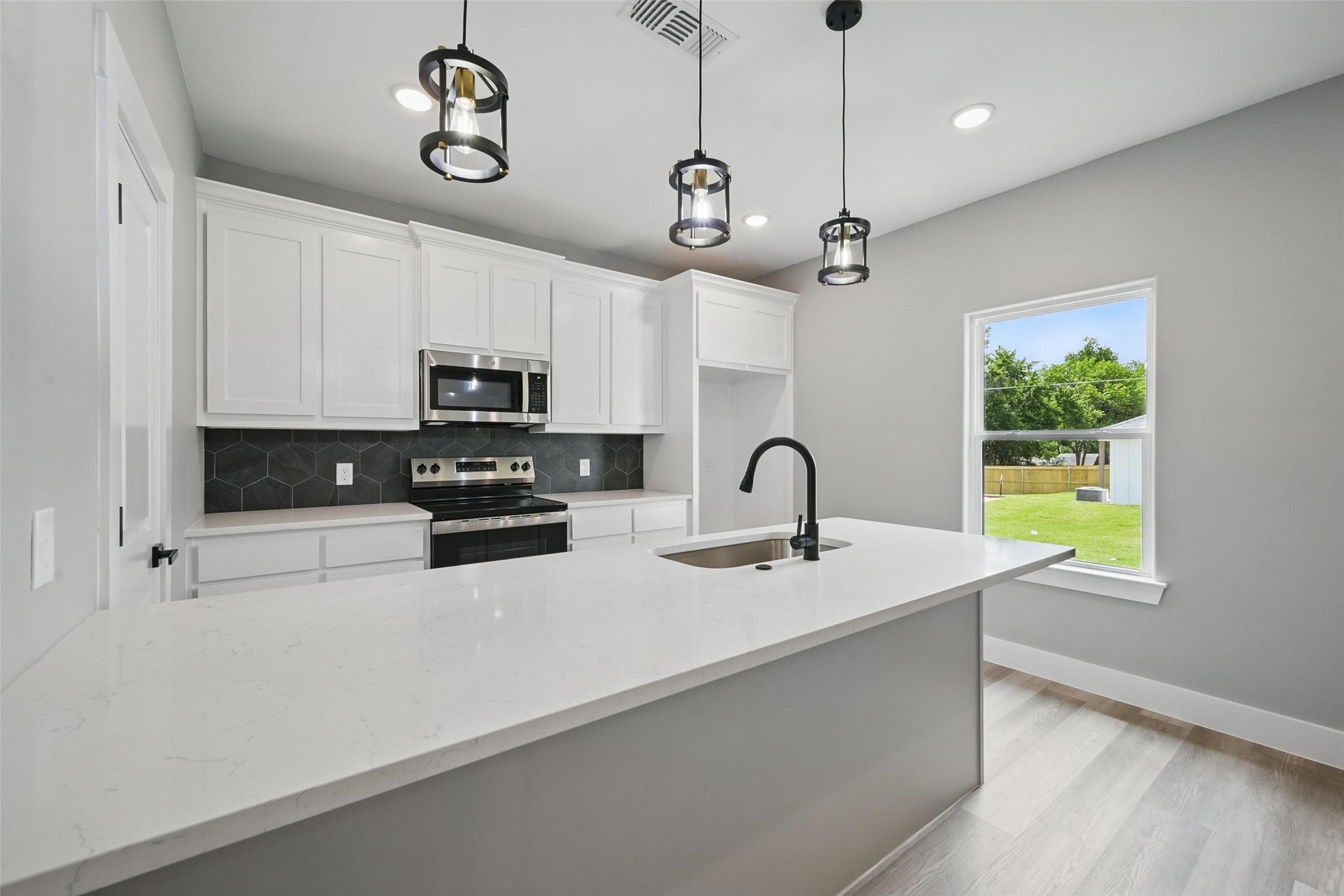 2734 W Washington Street Denison TX 75020