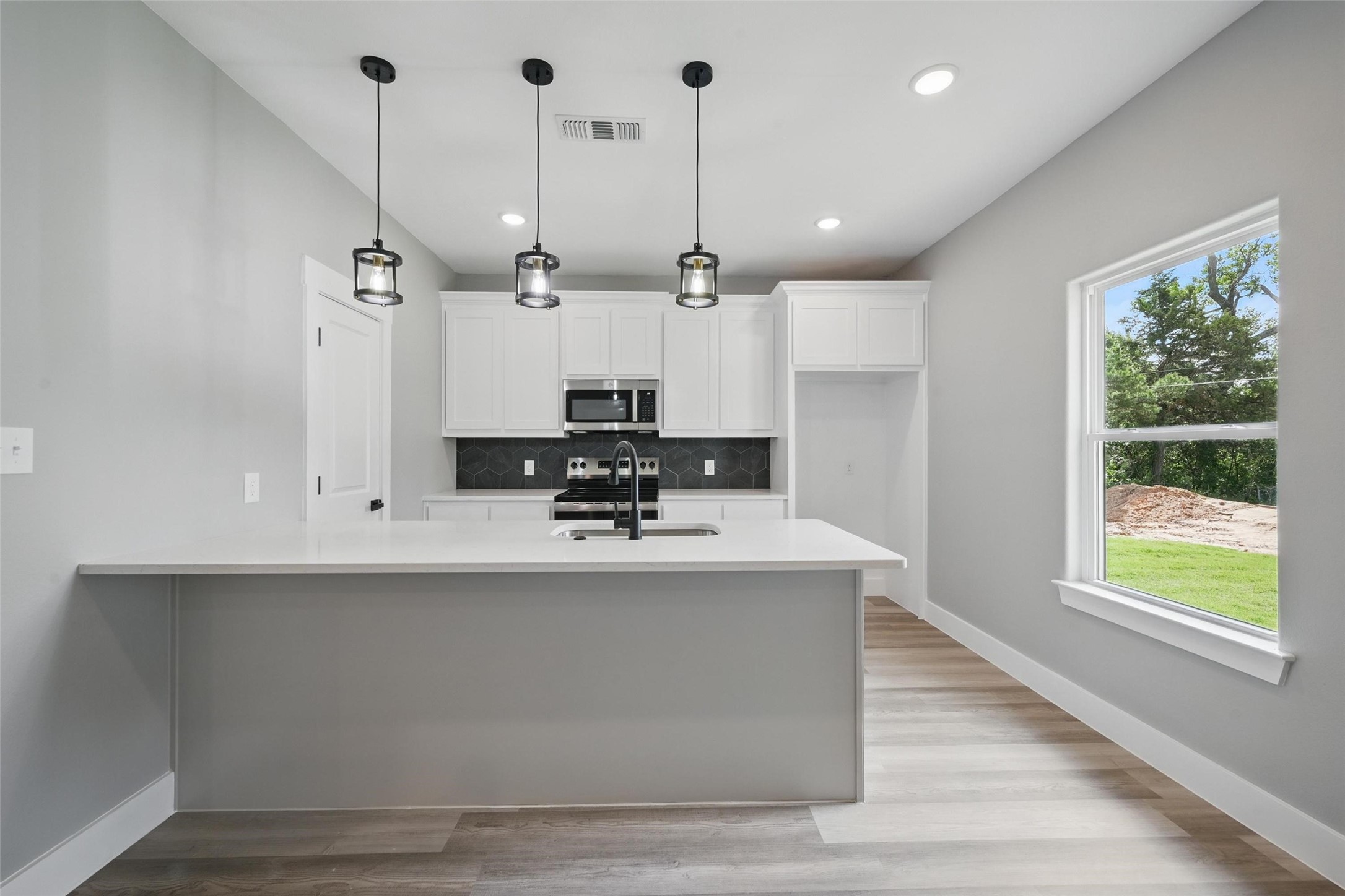 2734 W Washington Street Denison TX 75020