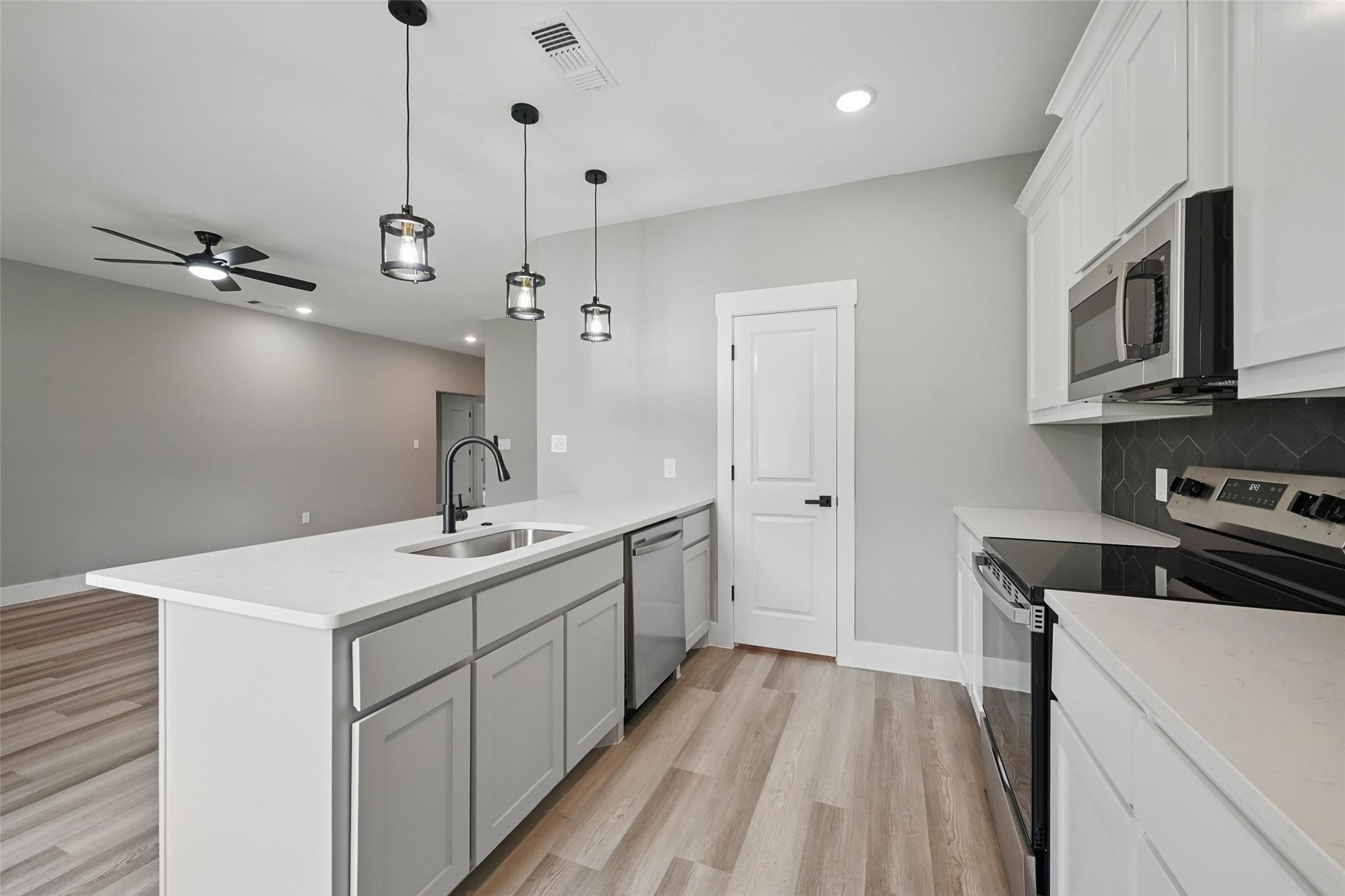 2734 W Washington Street Denison TX 75020