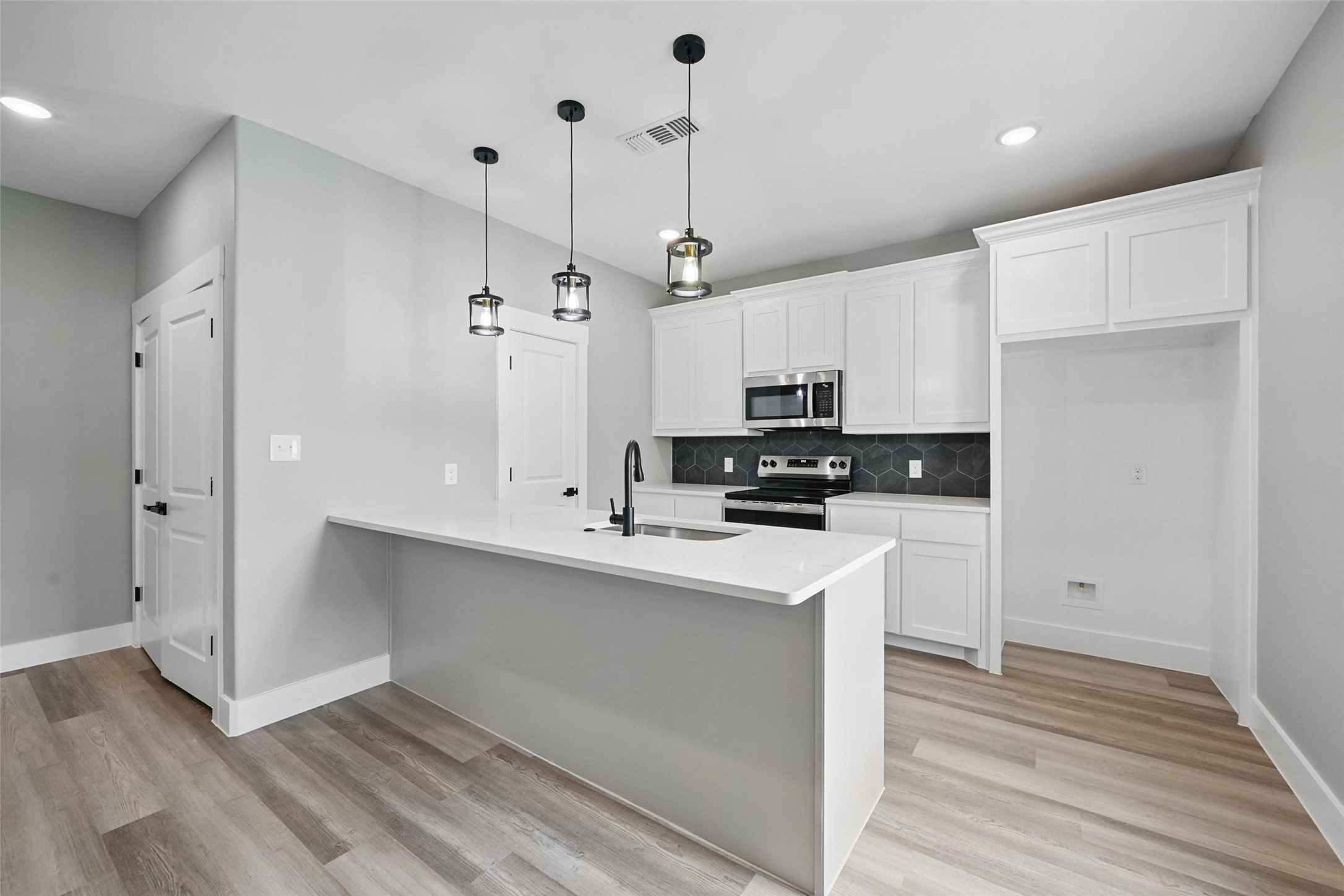 2734 W Washington Street Denison TX 75020