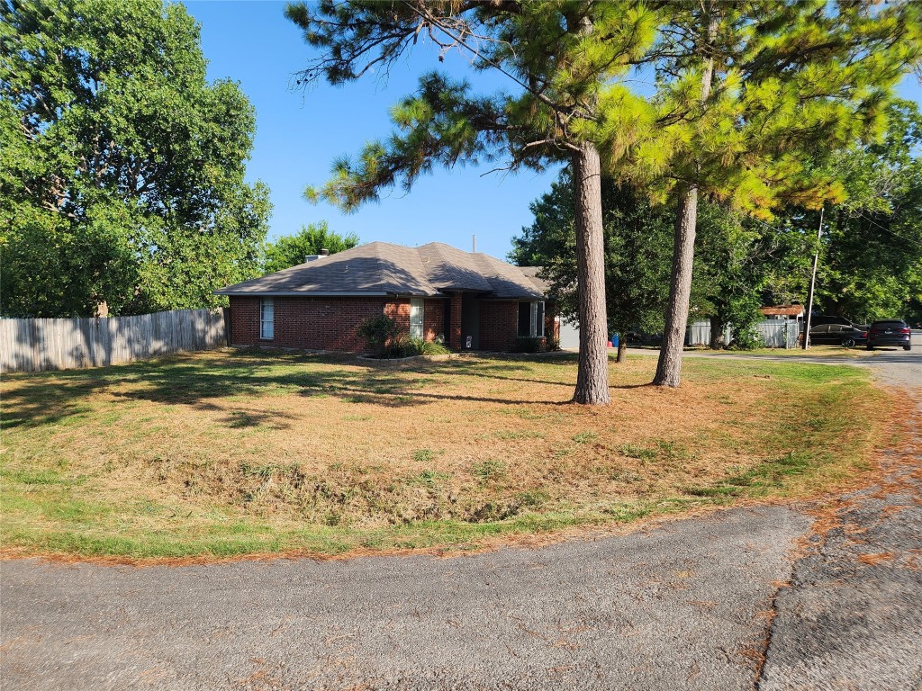704 N Wilson Street Kaufman TX 75142