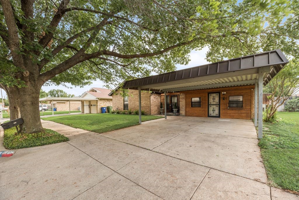 6217 Green Apple Court Watauga TX 76148