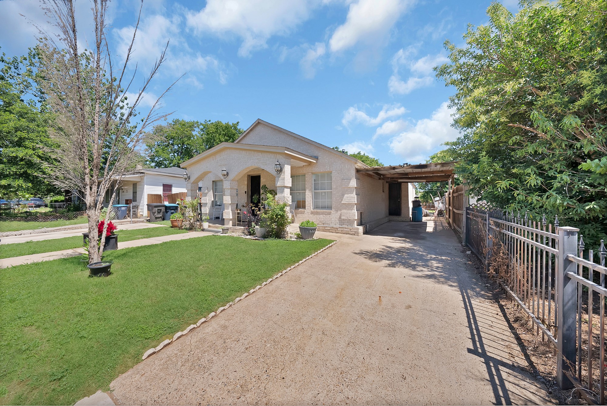 1717 E Harvey Avenue Fort Worth TX 76104