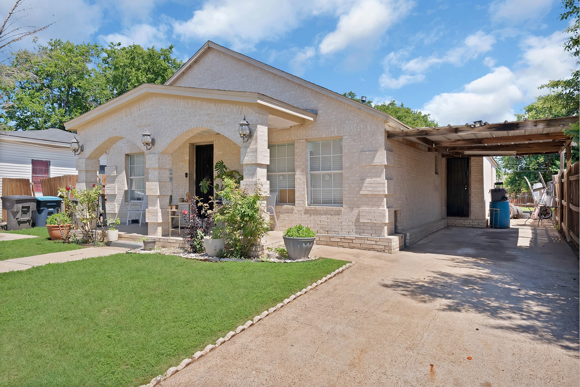 1717 E Harvey Avenue Fort Worth TX 76104