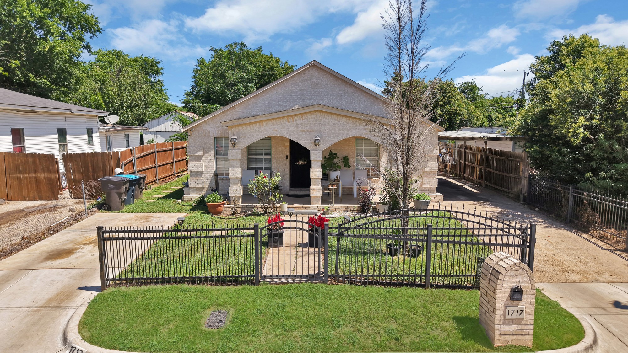 1717 E Harvey Avenue Fort Worth TX 76104