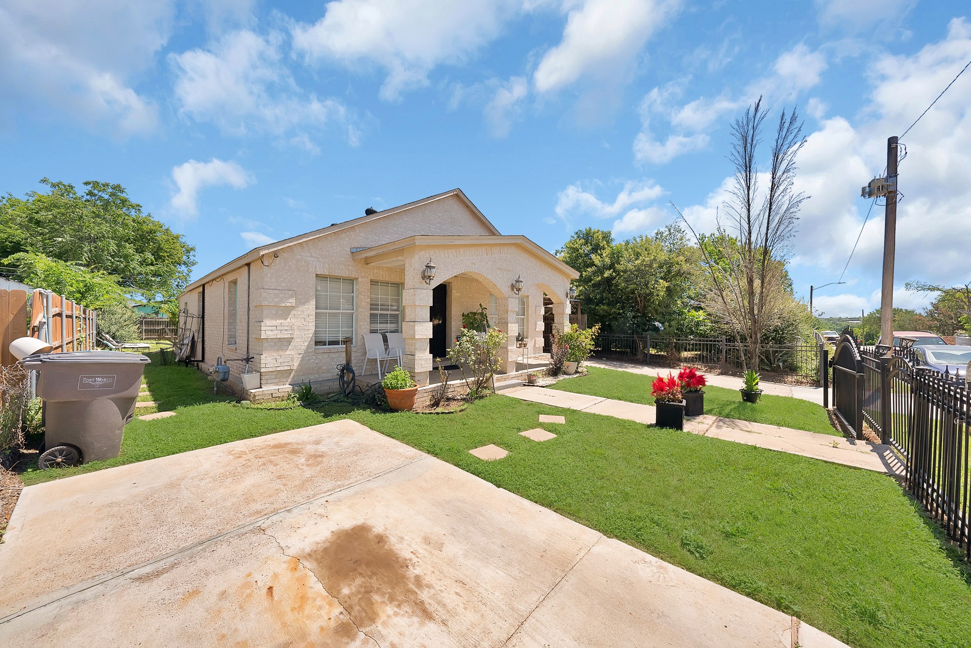 1717 E Harvey Avenue Fort Worth TX 76104