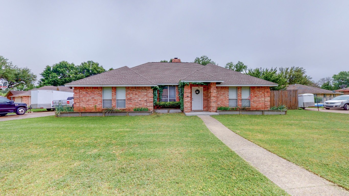 202 Tanglewood Lane Waxahachie TX 75165