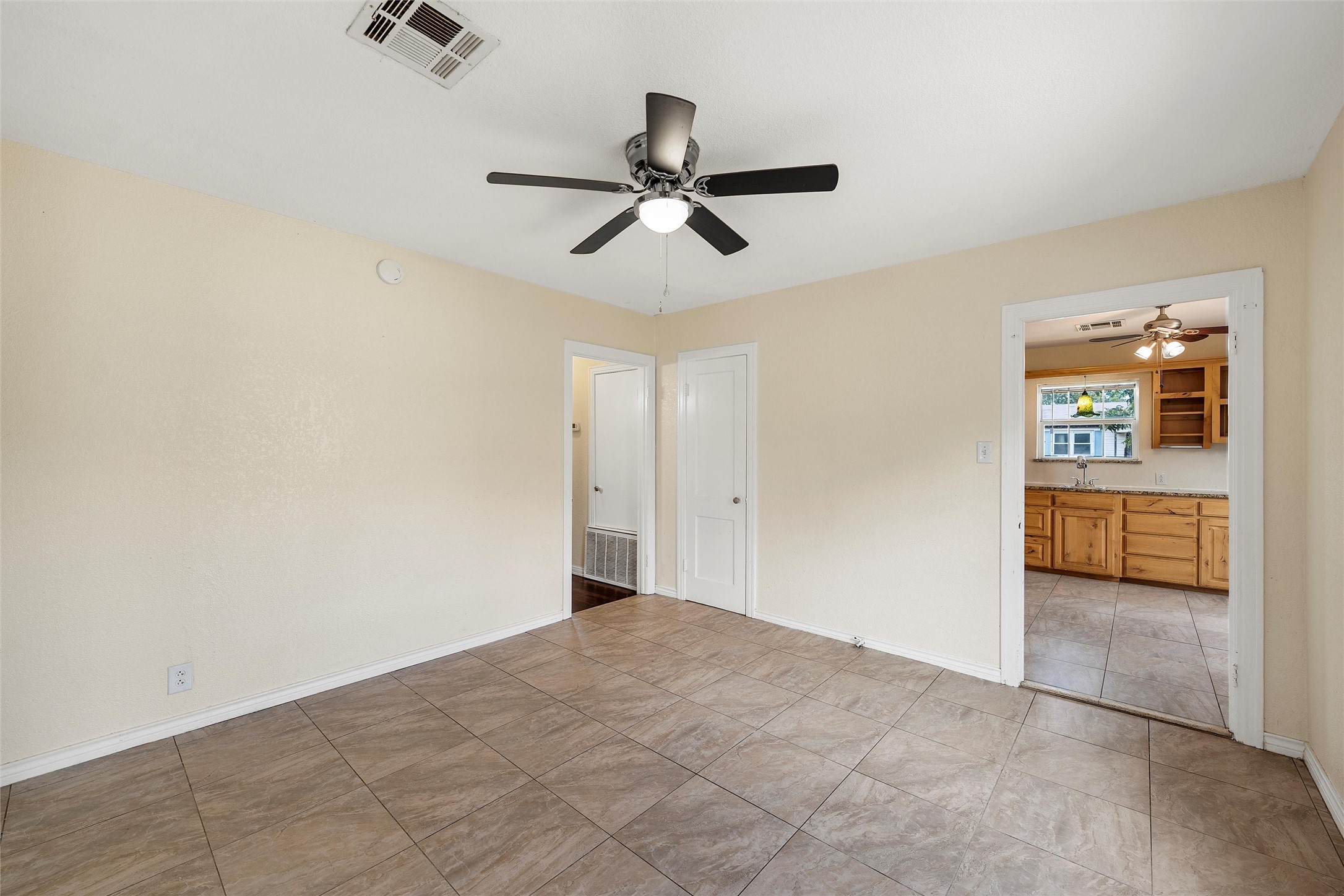 1306 W 11th Street Mcgregor TX 76657