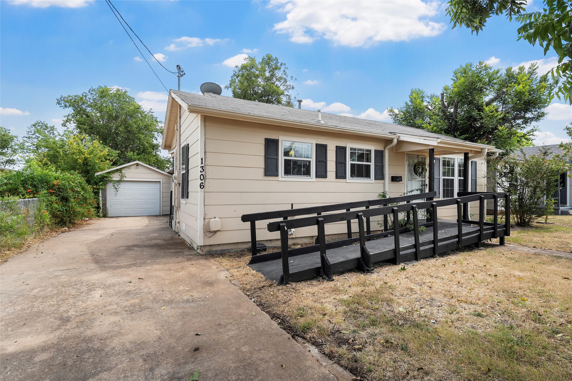 1306 W 11th Street Mcgregor TX 76657