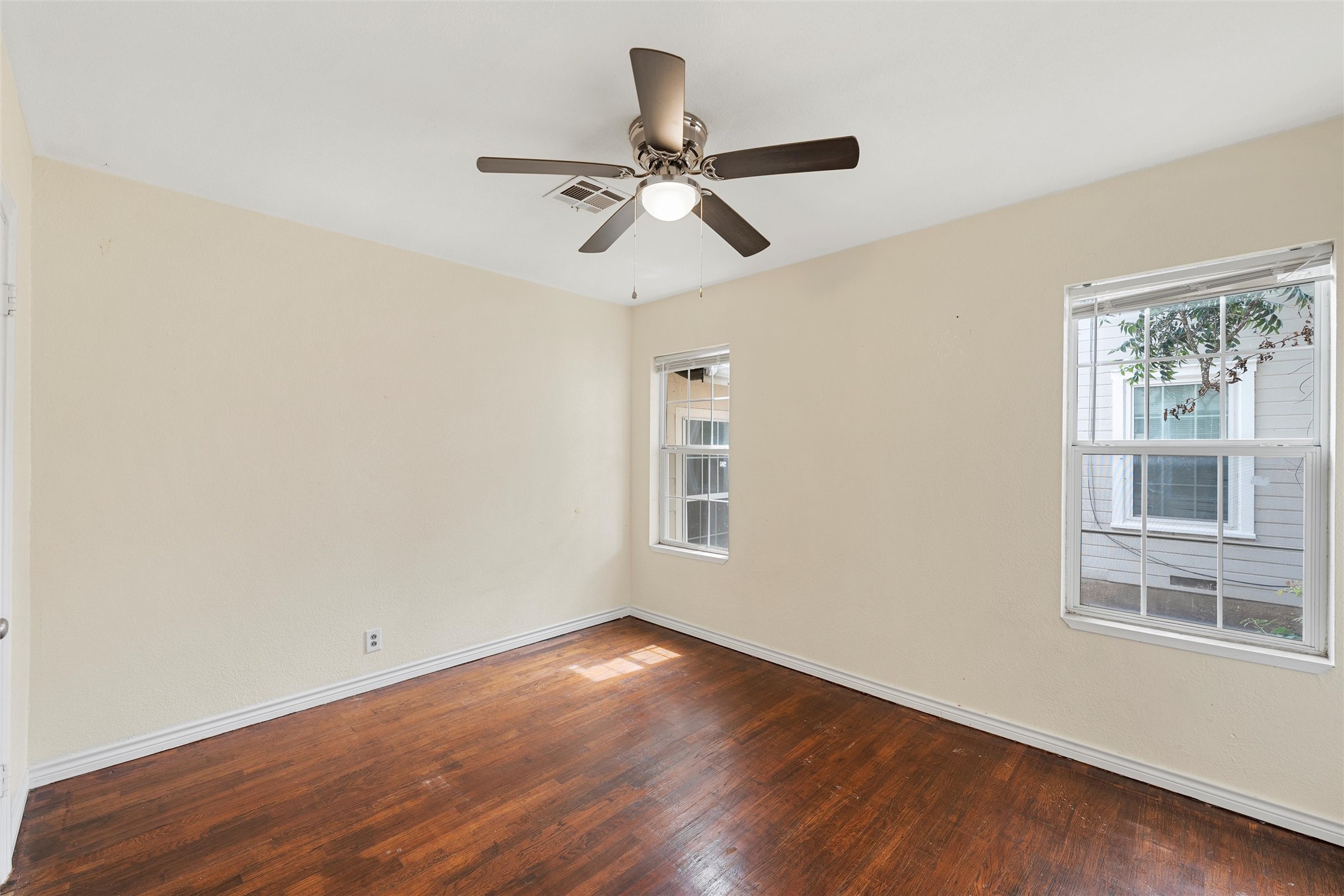 1306 W 11th Street Mcgregor TX 76657