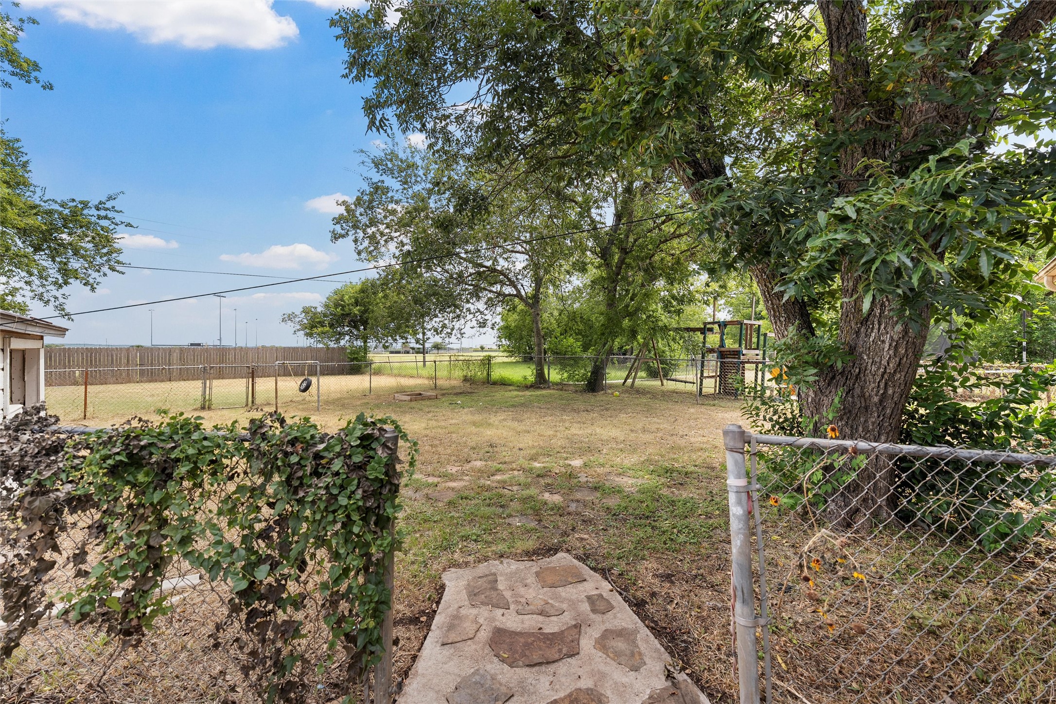 1306 W 11th Street Mcgregor TX 76657