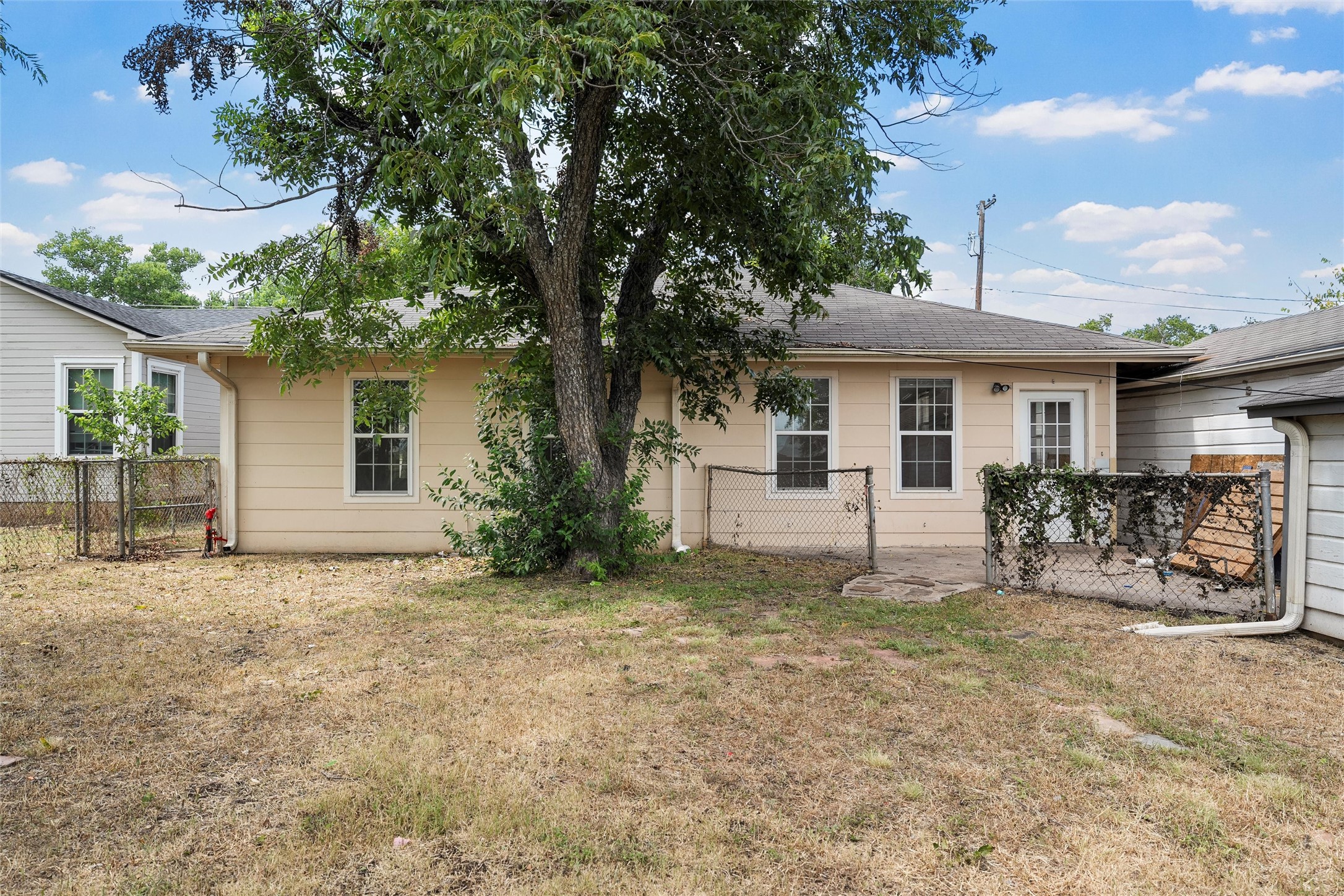 1306 W 11th Street Mcgregor TX 76657