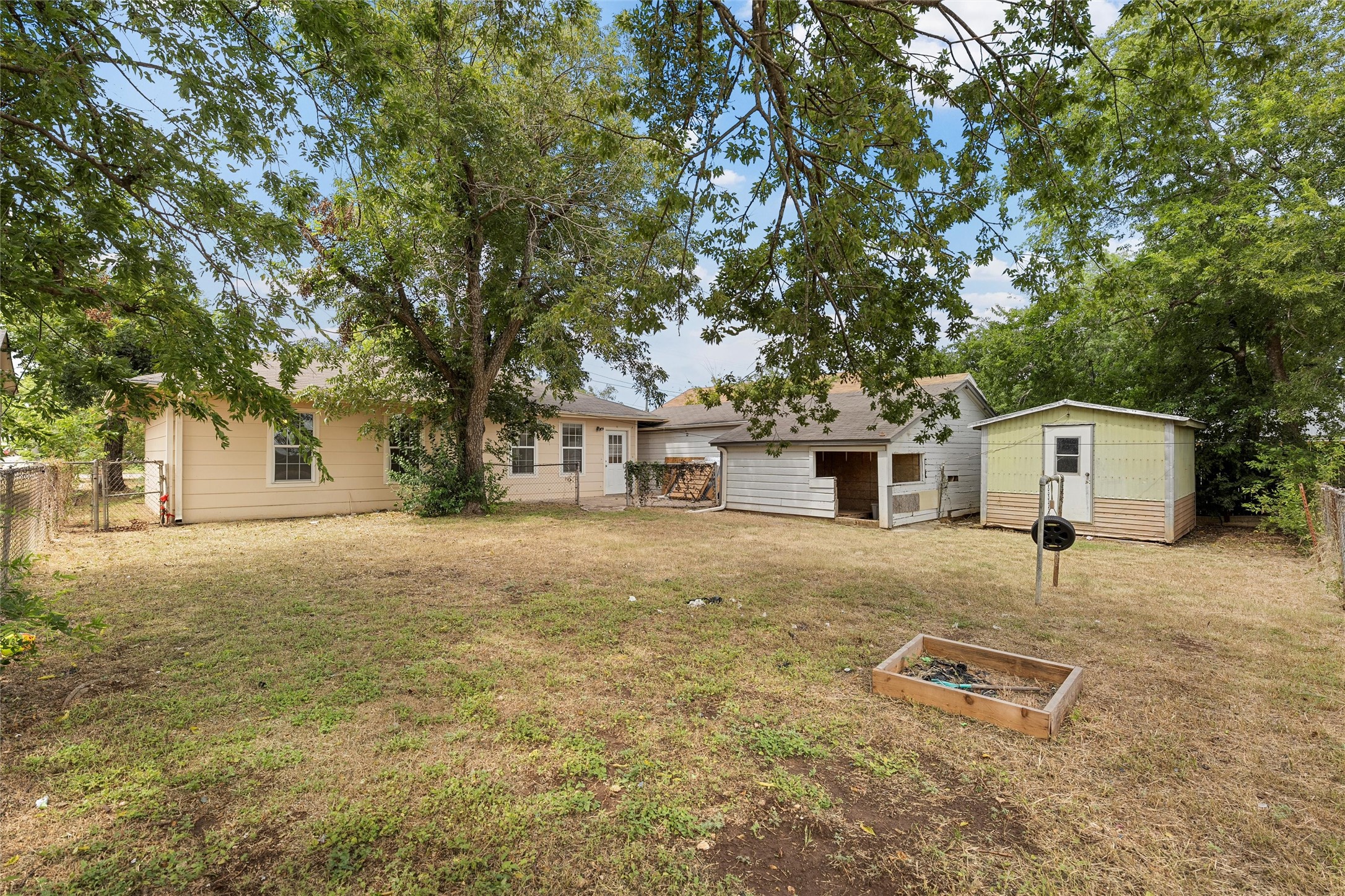 1306 W 11th Street Mcgregor TX 76657