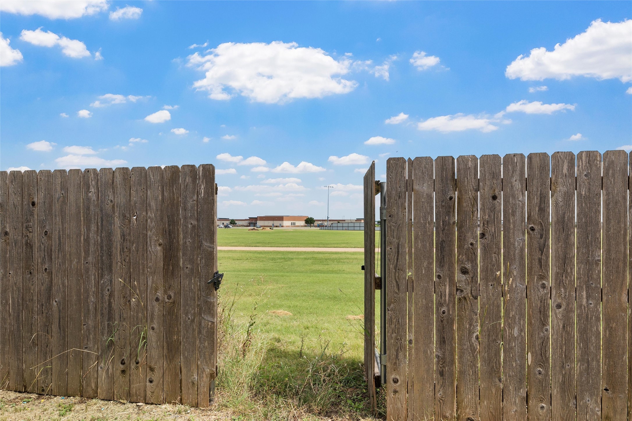 1306 W 11th Street Mcgregor TX 76657