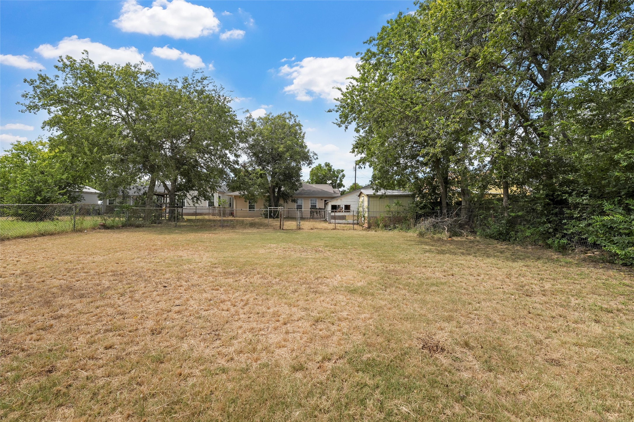 1306 W 11th Street Mcgregor TX 76657
