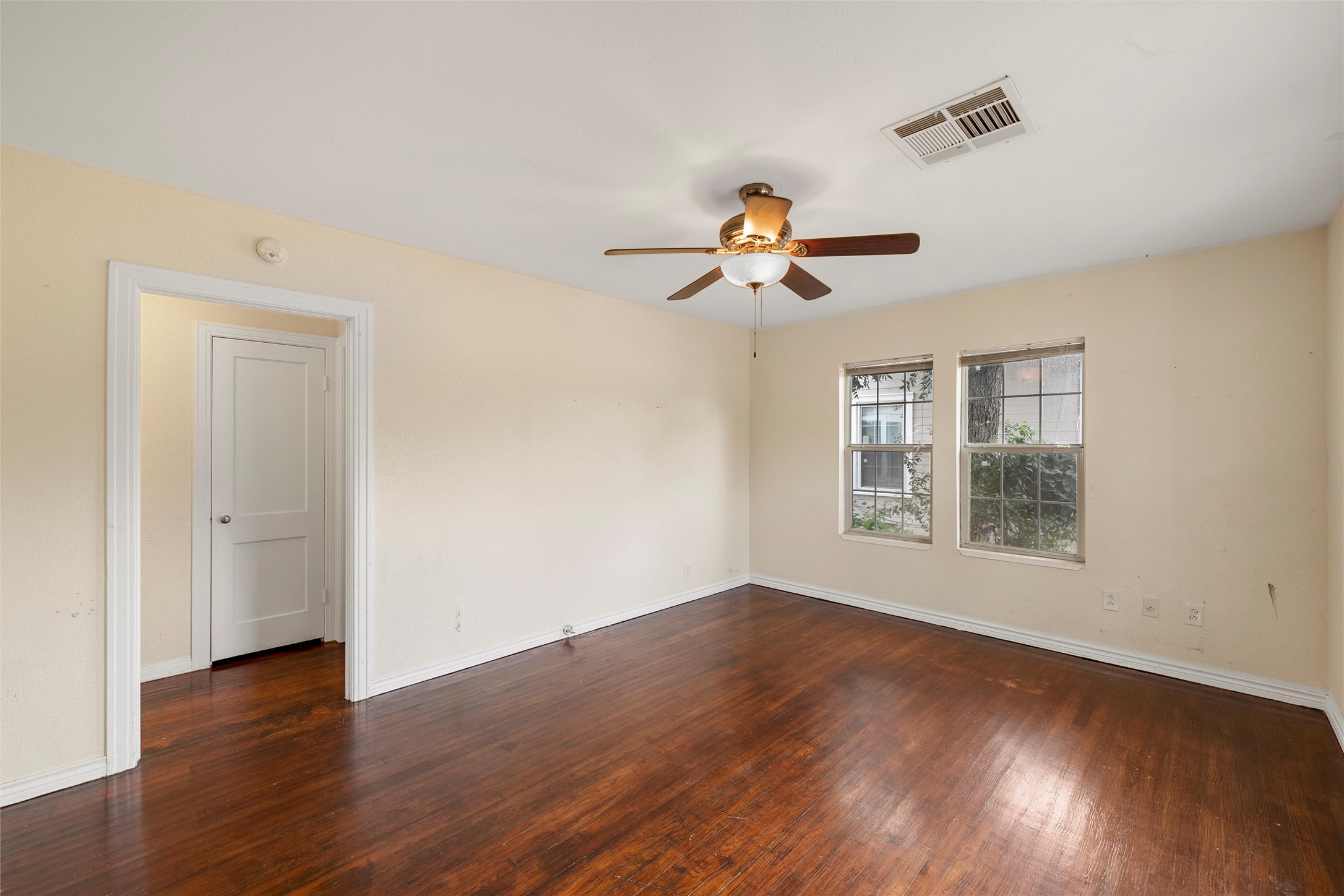1306 W 11th Street Mcgregor TX 76657