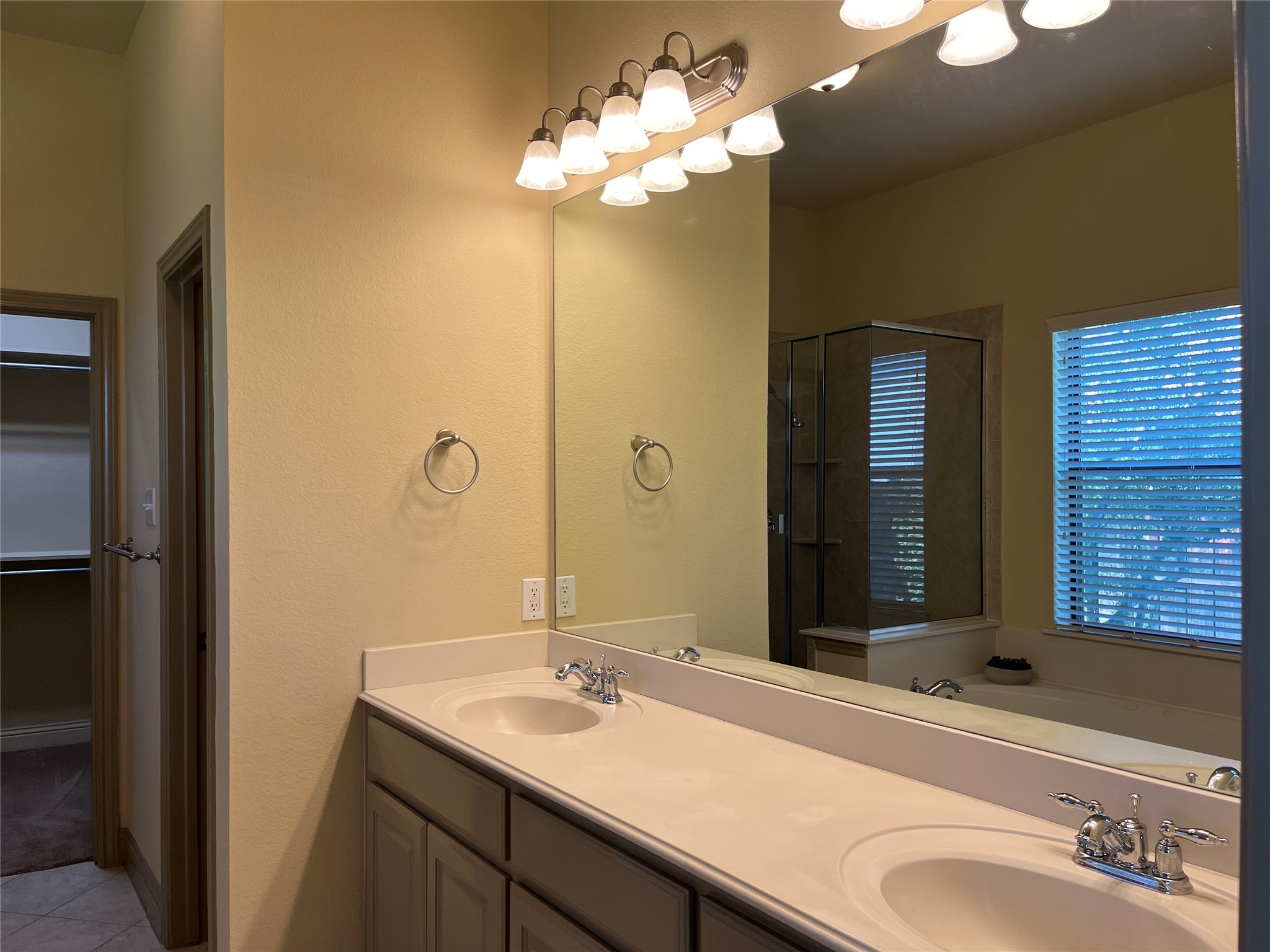 830 La Cima Irving TX 75039