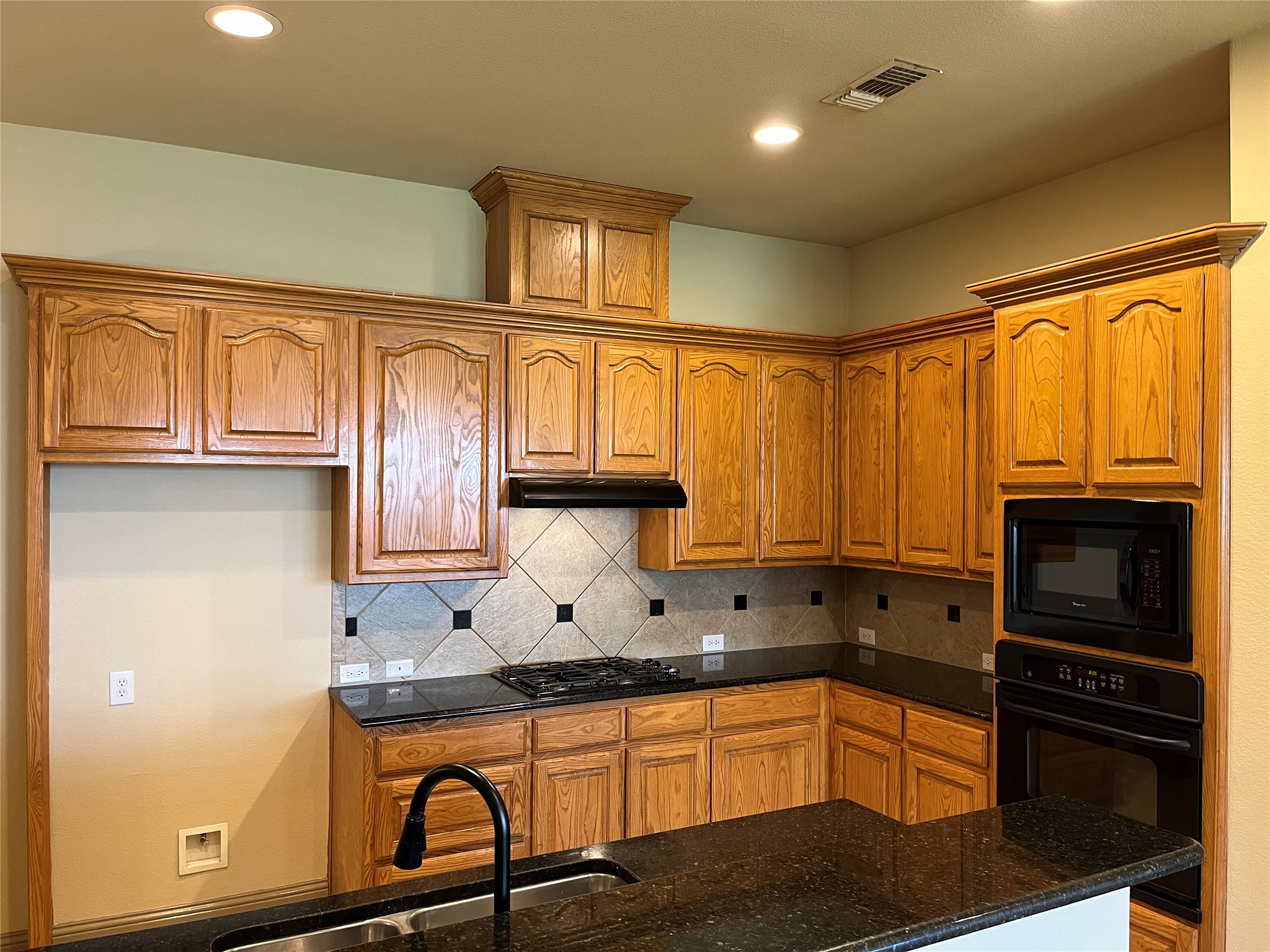 830 La Cima Irving TX 75039