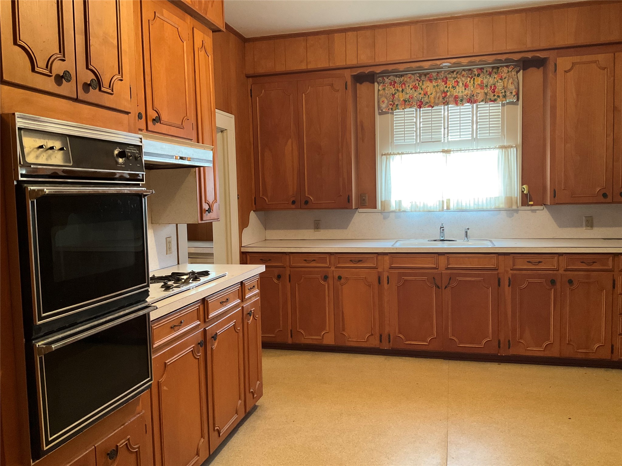1303 W 3rd Avenue Corsicana TX 75110