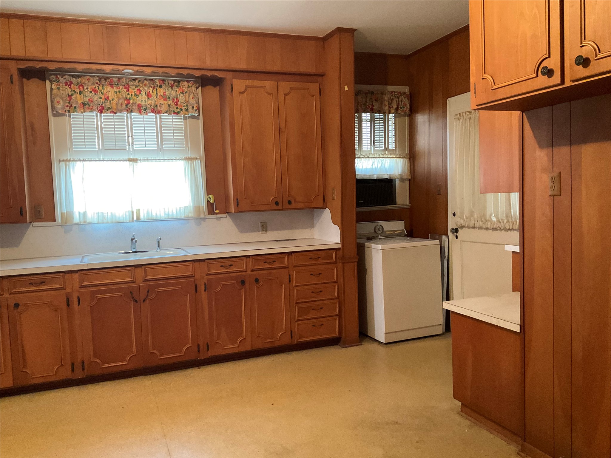 1303 W 3rd Avenue Corsicana TX 75110