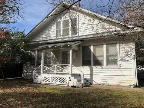 1303 W 3rd Avenue Corsicana TX 75110