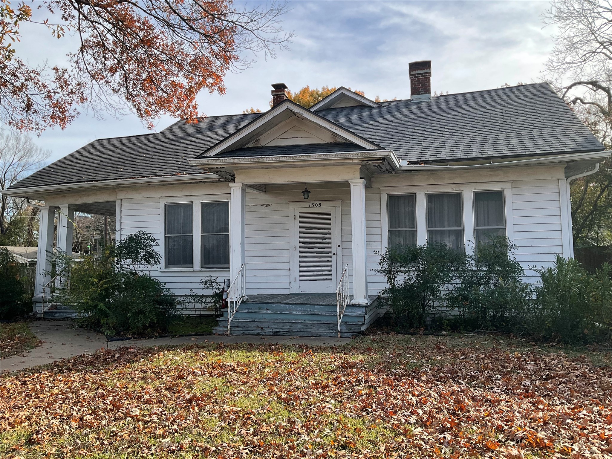 1303 W 3rd Avenue Corsicana TX 75110