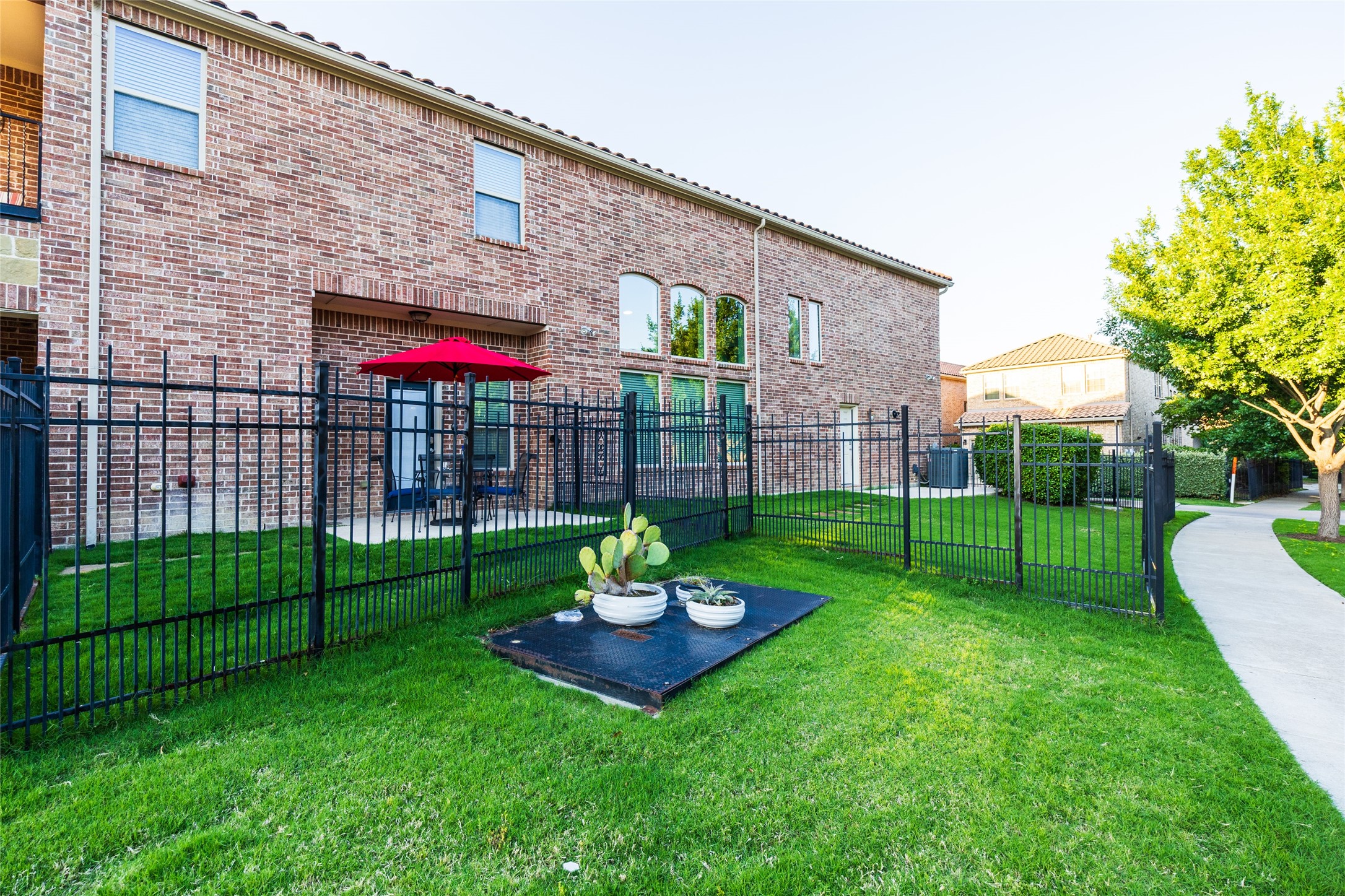 6606 Deleon Street Irving TX 75039