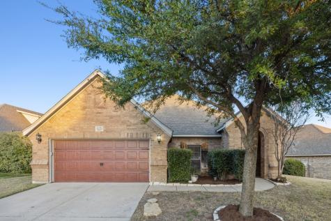 5221 Woodglen Lane Fort Worth TX 76126