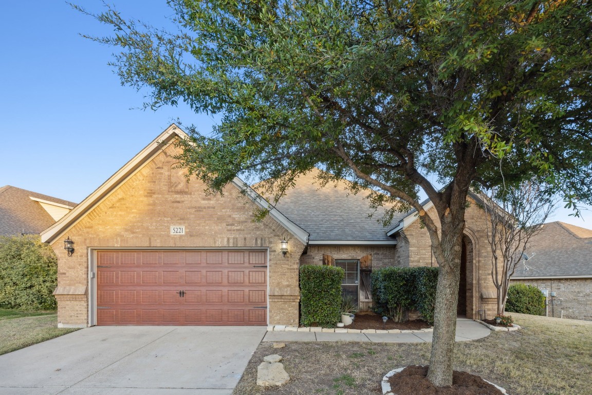 5221 Woodglen Lane Fort Worth TX 76126