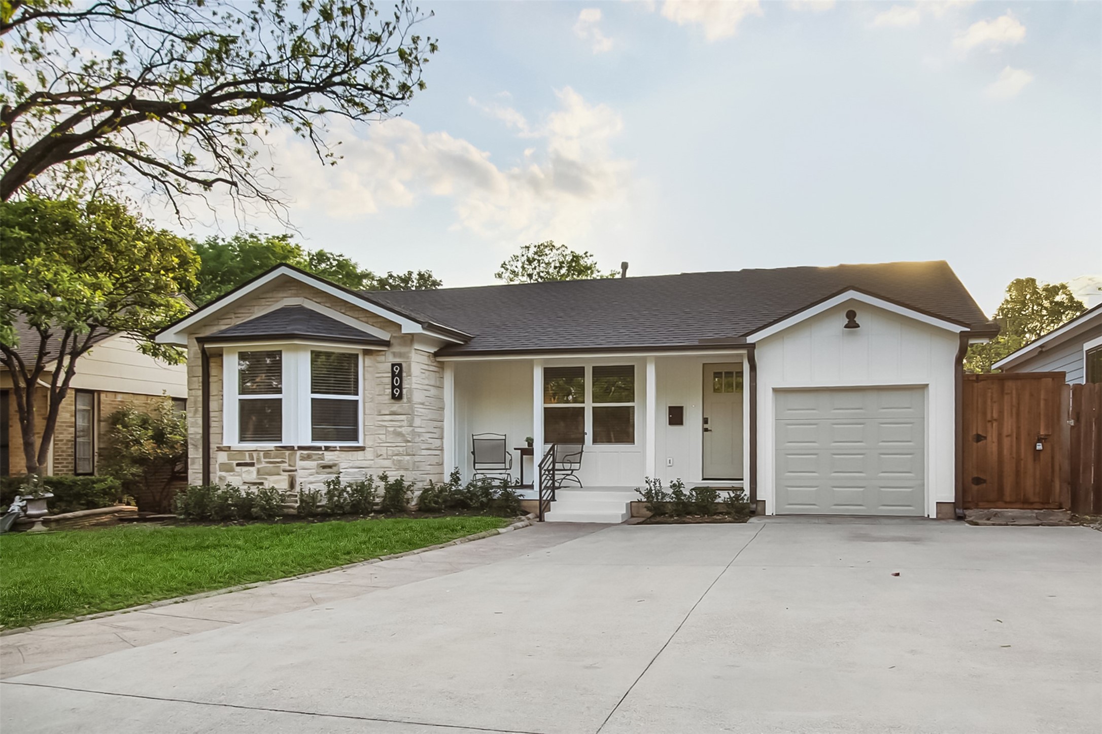 909 Cliffdale Avenue Dallas TX 75211